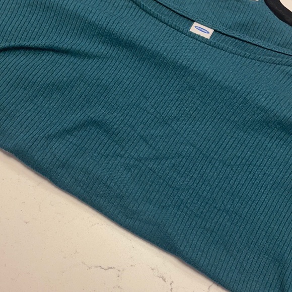 Old Navy Basic Ribbed Tee - Picture 4 of 4
